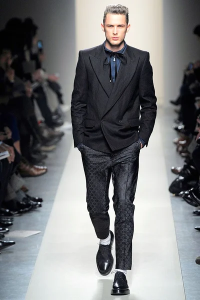 Look 25